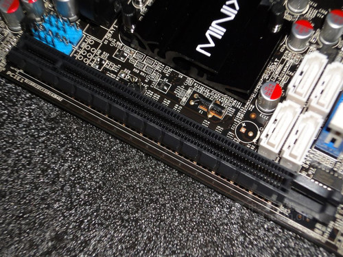 电路,全部采用高品质器件,完全满足酷睿i3/奔腾g6950处理器的供电需求