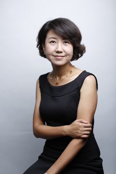 2011年12月1日,方以涵正式加入宜信.   唐宁究竟有何等魔力?