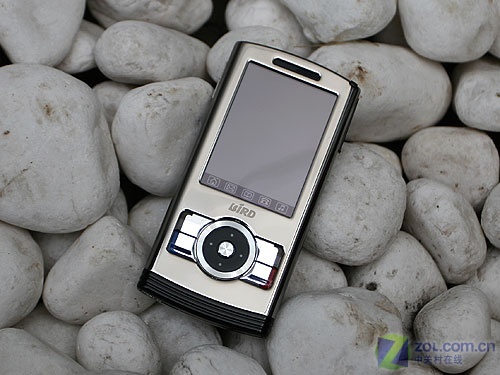 金属材质 波导超薄滑盖手写v780图赏(5)_手机_科技时代_新浪网