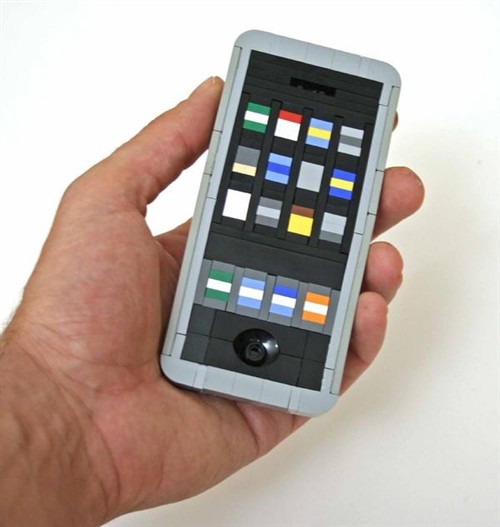 动手的乐趣 网友自制乐高iphone手机