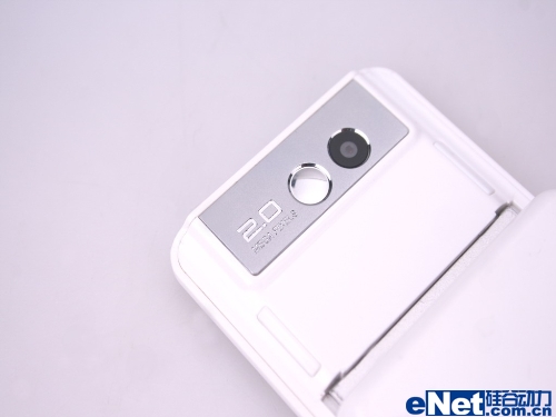 纯白色外观 夏新滑盖音乐手机m600评测(6)