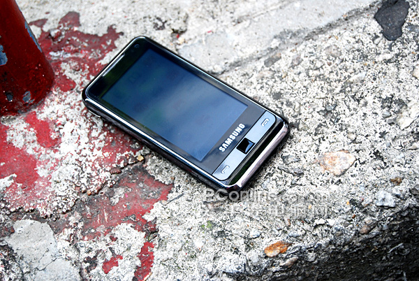 超甜大眼mm也爱机皇三星i908海外版惊艳图赏