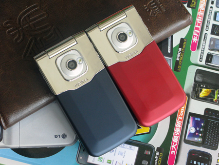 [广州]时尚翻盖 诺基亚7510s闪亮上市_手机_科技时代_新浪网