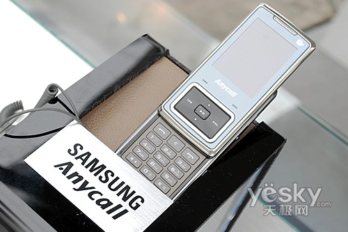 图为:三星m609手机