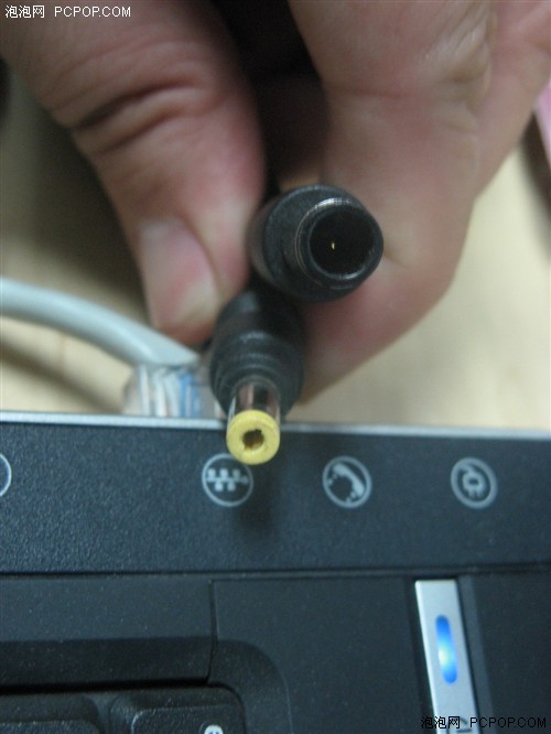 向手机看齐 笔记本电源接口急待统一