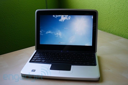 诺基亚booklet3g上网本win7版真机亮相2