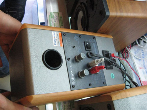 漫步者 r1000tc北美版 背板