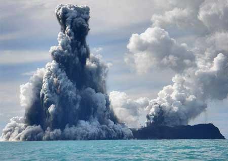 南太平洋海底火山爆发 喷射高达数千英尺(图)