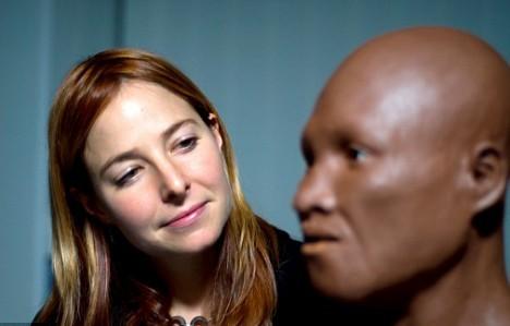 头像与当今的欧洲人差距较大,更像是欧亚非三地人的混合体