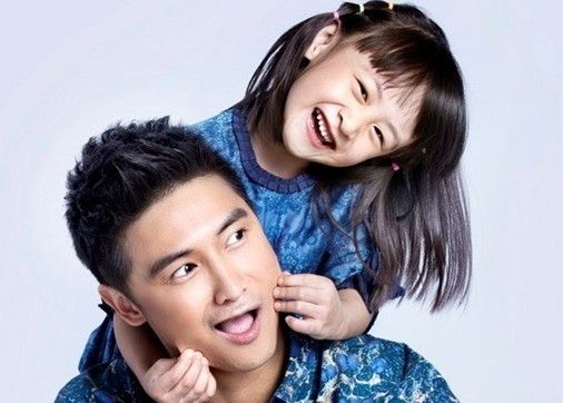 赴港产子的明星家庭:田亮一家