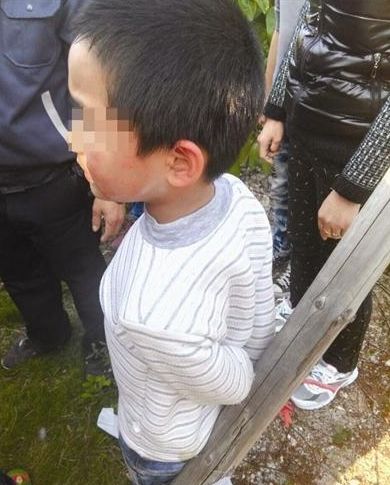 一个小男孩被绑架图片
