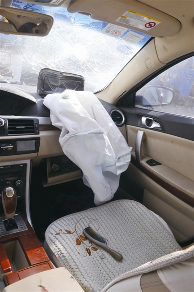 孩子坐副驾座遇车祸被安全气囊打死