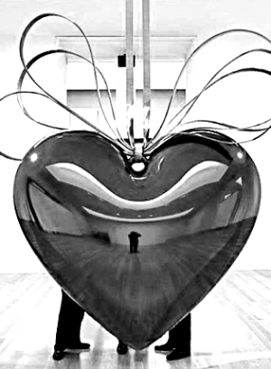 波普艺术家杰夫·昆斯的不锈钢雕塑作品《悬挂的心》曾在纽约拍出2600