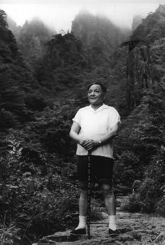 小平登上了黄山之巅抒发英雄意气(图)