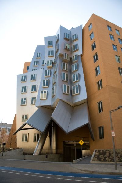 建筑界大人物弗兰克·盖里重返大学授课(图)_海外动