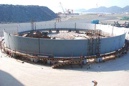 三门核电站一号机组核岛钢制安全壳(cv)底封头主焊缝宣告全部焊接完成