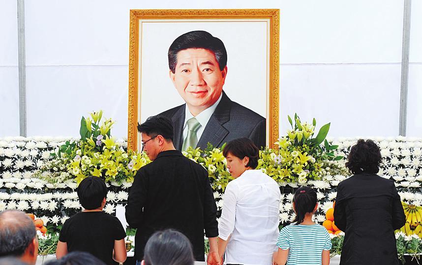 韩国庆尚南道警察厅日前举行发布会,就前总统卢武铉的死亡原因等作出
