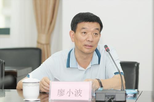 自治区发展改革委副主任廖小波出席会议并作讲话会上中国国际工程咨询