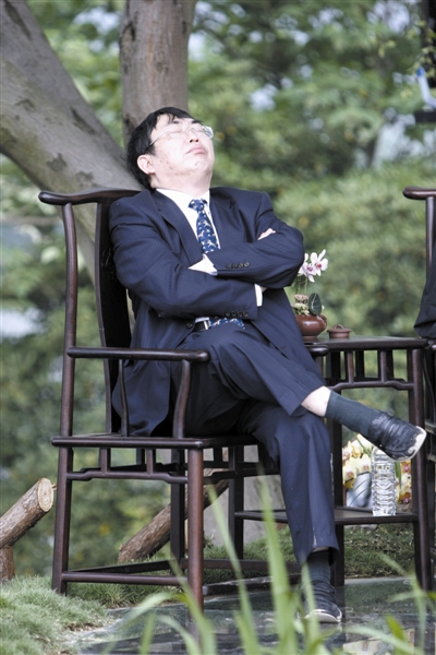 聂卫平当众打瞌睡他该道歉吗