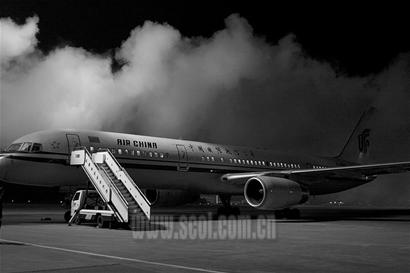 因为机械故障,飞机降落偏离跑道引发大火……日前,双流机场举行了最大