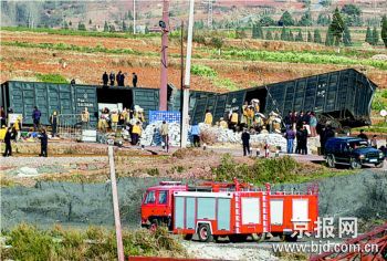 貴昆鐵路宣威段列車出軌事故致2死2傷2失蹤