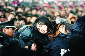 直击广州站春运:"像经历炼狱,死过一样.