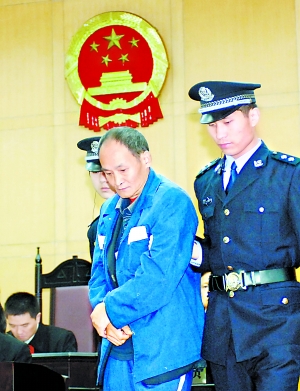 新华社陕西旬阳讯 昨天8时30分至下午3时10分,陕西省旬阳县人民法院对