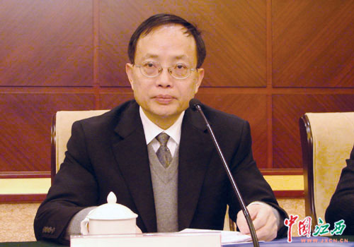 (江西网记者 王建亮 摄)11月26日,首届中国(江西)旅游工艺美术作品