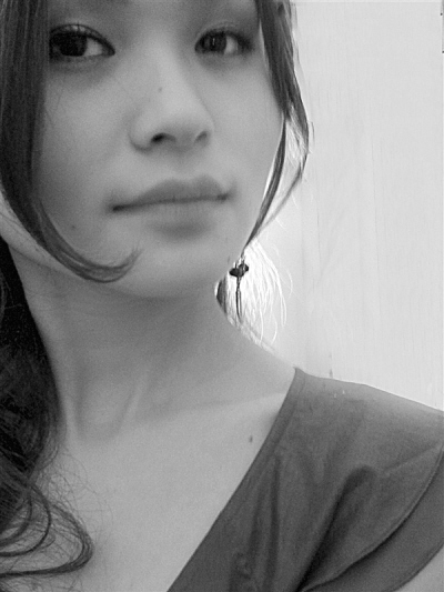 周芳网络才女·周芳昨日,在大渝网《寻找重庆十大"才貌双全"网络美女