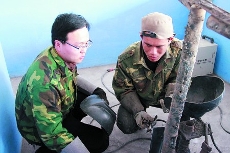 亓峰:不做经理,拿起焊枪