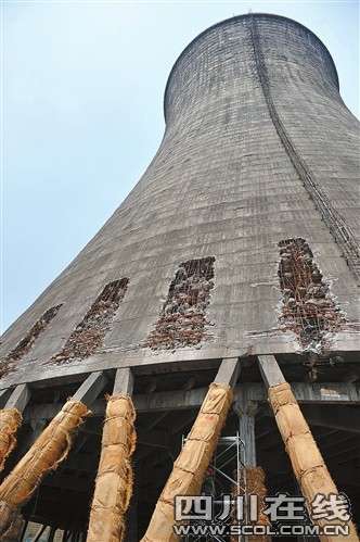 爆破冷却塔 一口吃掉8000吨重"大胖子"