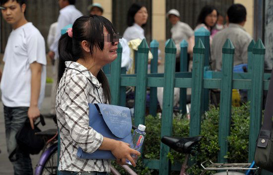 2009年6月2日中午,找工作未果的女子情緒失控,衝著路過的女子吐口水