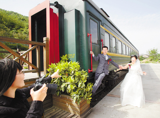 老火车变身时尚酒吧