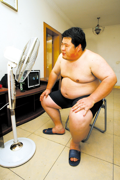 300斤胖哥创业碰壁求网友"给我坚强"