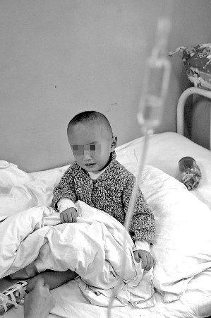 10日,张雨晴的病情明显好转. 梁敏摄