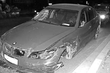 宝马车女司机撞死人逃逸 迫于压力12小时后投案自首