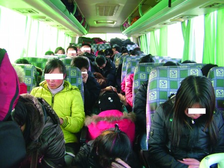 为躲检查不进服务区乘客内急举报大肚客车