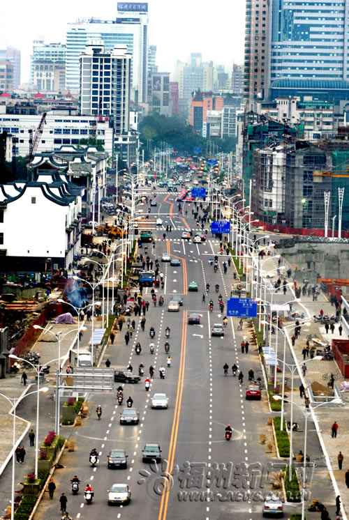 福州:封闭3年多的茶亭街恢复通行 昨主车道试通车