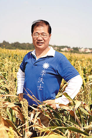 据台湾《中国时报》报道,一向蓝天高挂的金门,今年县长选举"七抢一"