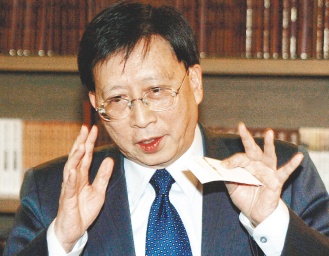 刘兆玄称被政治秃鹰逼下台有憾无悔