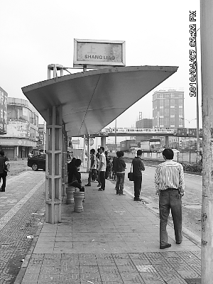 沙井上寮站台多年形同虚设