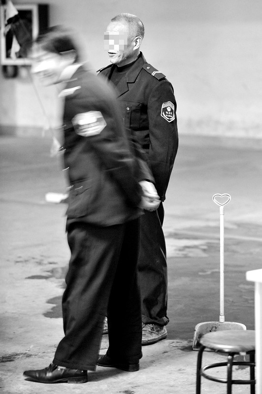 被盗业主:让老人干保安太牵强胡小姐住在湖里兴隆路7号