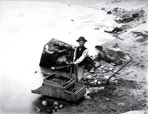 早期华人参与加拿大19世纪淘金热 血泪织出黄金路