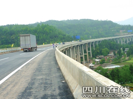 广巴高速公路图片
