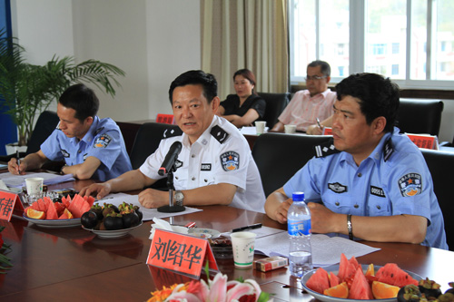 督导检查易门交通安全整治