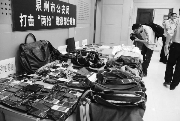 泉州市委常委,公安局长陈加瑶将该案列为必破案件.