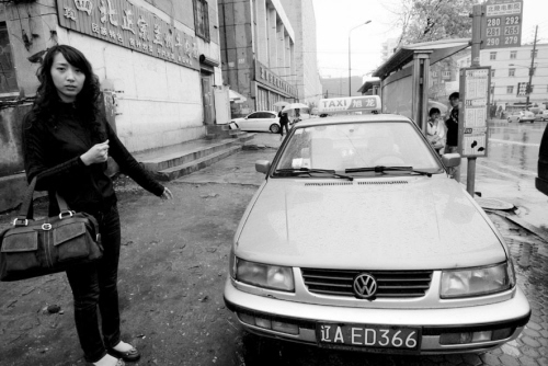 旭龙"的哥"手持利器为哪般?