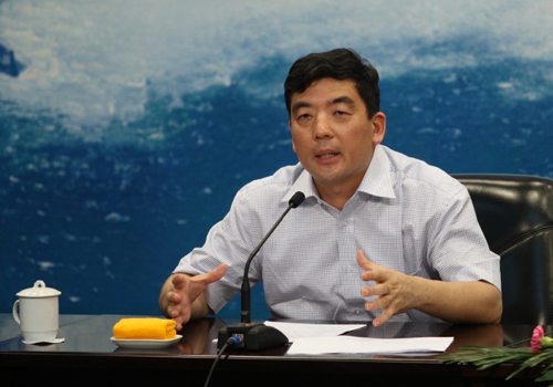 集团公司董事长,党组书记作动员报告记者 孙荣刚 摄