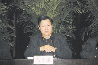 武汉经济发展投资集团董事长,党委书记马小援2005年,亏损1.