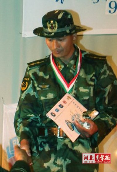 河北武警张华登上冠军领奖台河北青年报讯(记者贾蓓 通讯员李新收